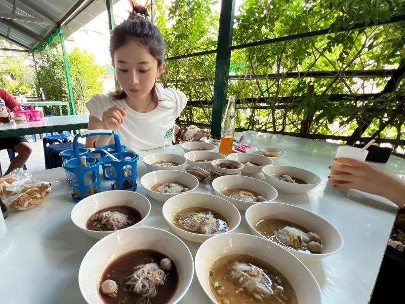 一線女星年賺17億！被目擊「同一件衣服連穿4個月」最愛地攤貨　對自己節儉「一口氣捐300萬」做公益超闊綽