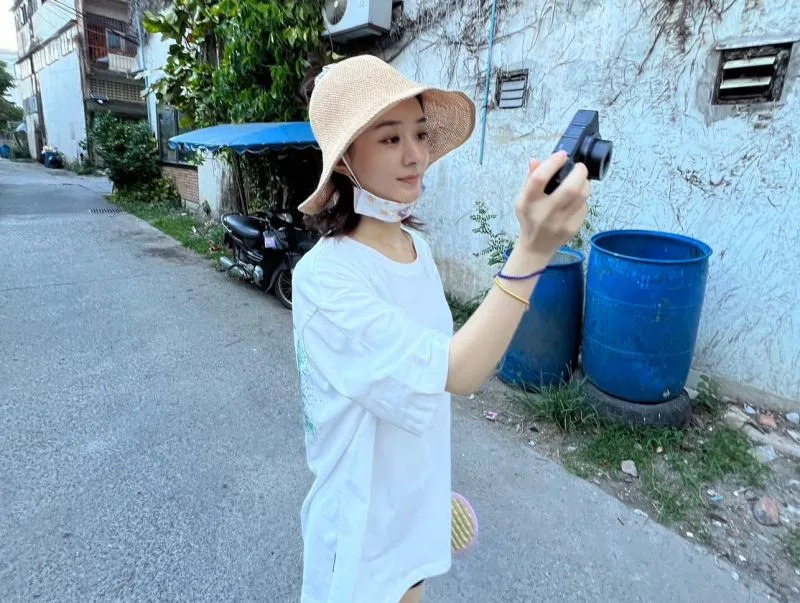 一線女星年賺17億！被目擊「同一件衣服連穿4個月」最愛地攤貨　對自己節儉「一口氣捐300萬」做公益超闊綽