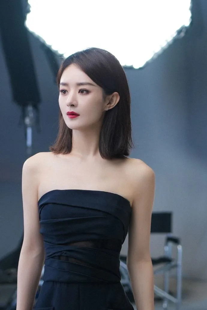 一線女星年賺17億！被目擊「同一件衣服連穿4個月」最愛地攤貨　對自己節儉「一口氣捐300萬」做公益超闊綽