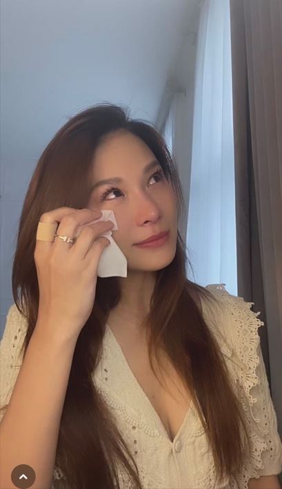 突宣布重大消息！艾莉絲「無預警開直播」鏡頭前崩潰　「默默努力7年」暴哭：我真的沒想過