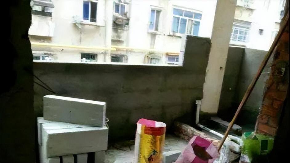 樓上住戶在裝修！要把「陽台改成廁所」　我覺得不安全「老婆卻笑著同意」半月後鄰居哭了