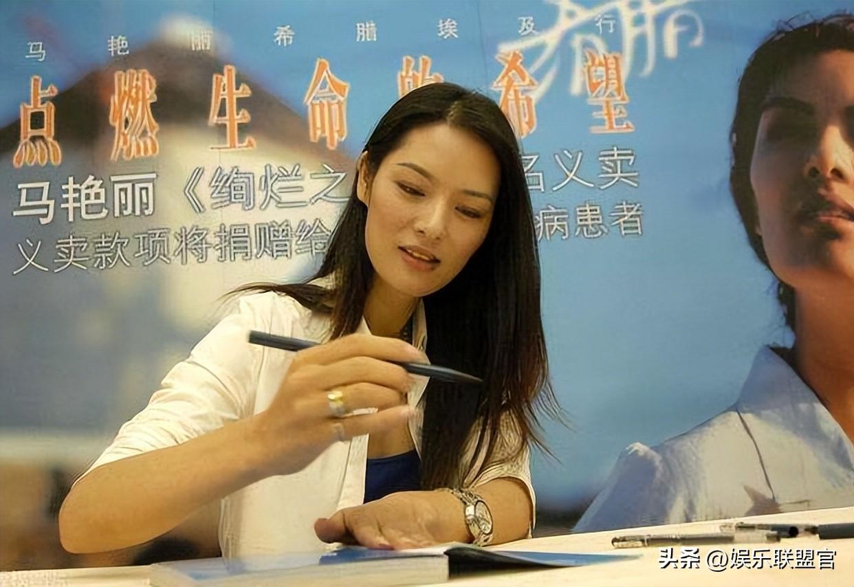 「第一名模」嫁給3婚大導演！卻慘遭小三奪愛　如今「小三癱瘓」她獨自帶娃身價過億