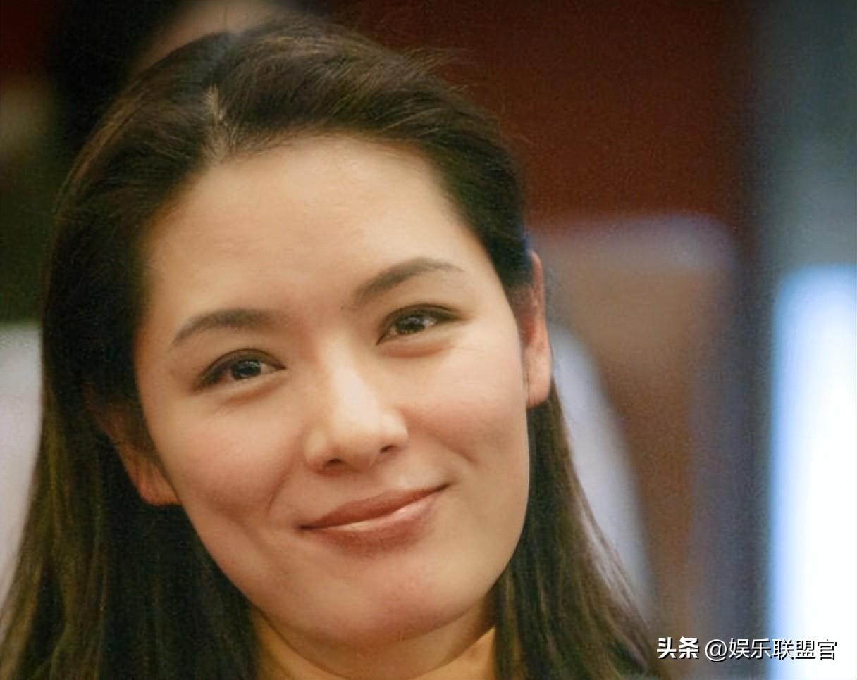「第一名模」嫁給3婚大導演！卻慘遭小三奪愛　如今「小三癱瘓」她獨自帶娃身價過億