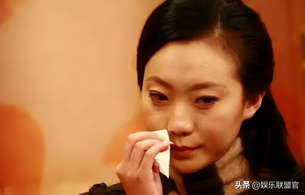 「第一名模」嫁給3婚大導演！卻慘遭小三奪愛　如今「小三癱瘓」她獨自帶娃身價過億