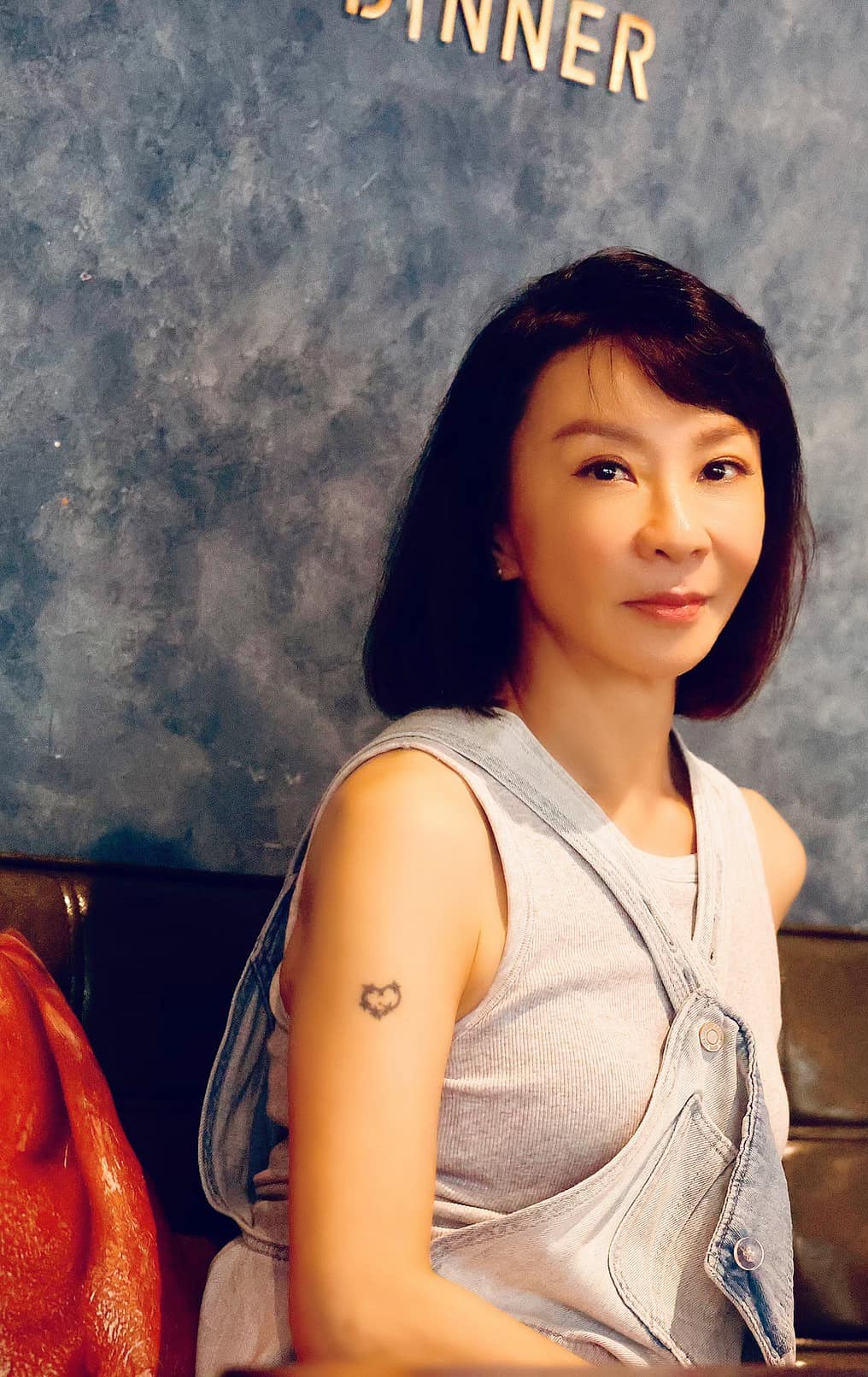 搭檔張清芳爆紅！60歲玉女歌手回台了「宣布雙喜臨門」　「淚訴遭親姊背叛」曾窮到身上剩幾百元