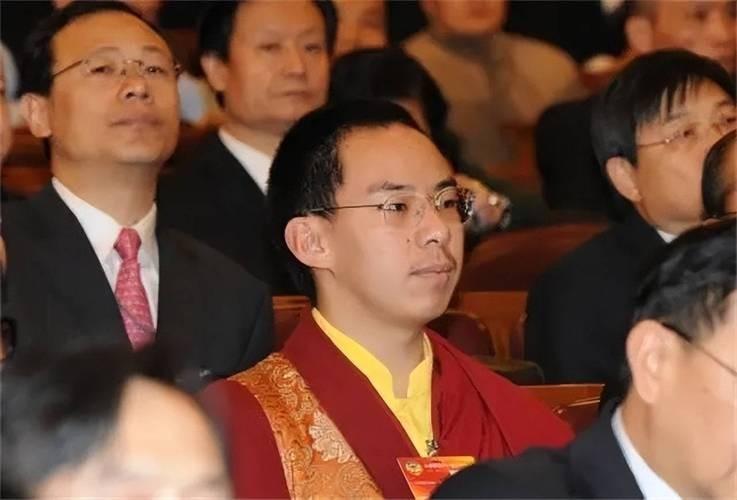 活佛轉世？5個月男嬰「舌頭驚現藏文」有前世記憶　6年後被認定「轉世靈童」現狀令人敬佩
