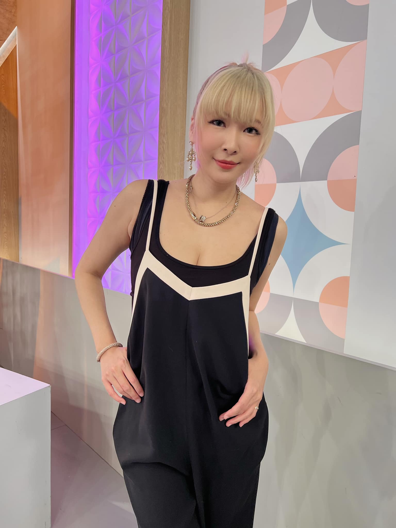 離婚1個月！39歲女星直播賣衣服「單親掙錢養兒子」　「洩感情狀況」：想再生一個