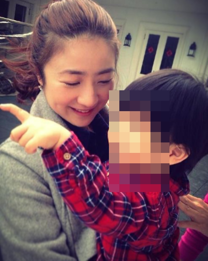 結束9年豪門婚！42歲女星大方認愛「我們交往3年了」　自曝「新對象受家人青睞」外型超登對