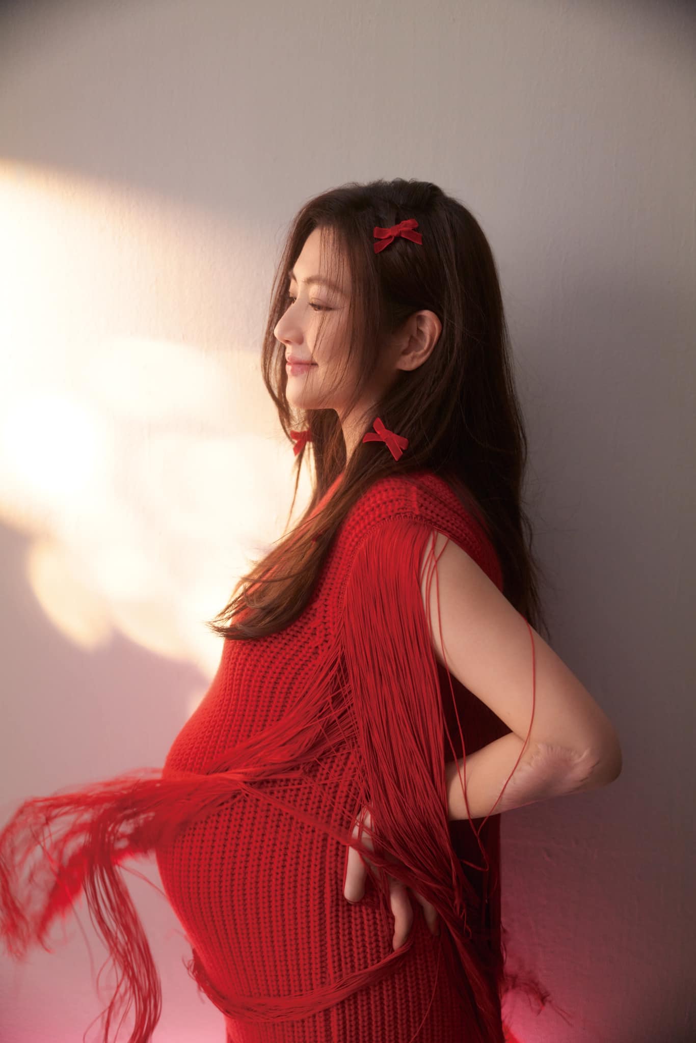 臨盆倒數中！Selina「首曬8個月孕肚」雙手輕捧飄仙氣　41歲懷上「諸多身體不適」：沒一天停過