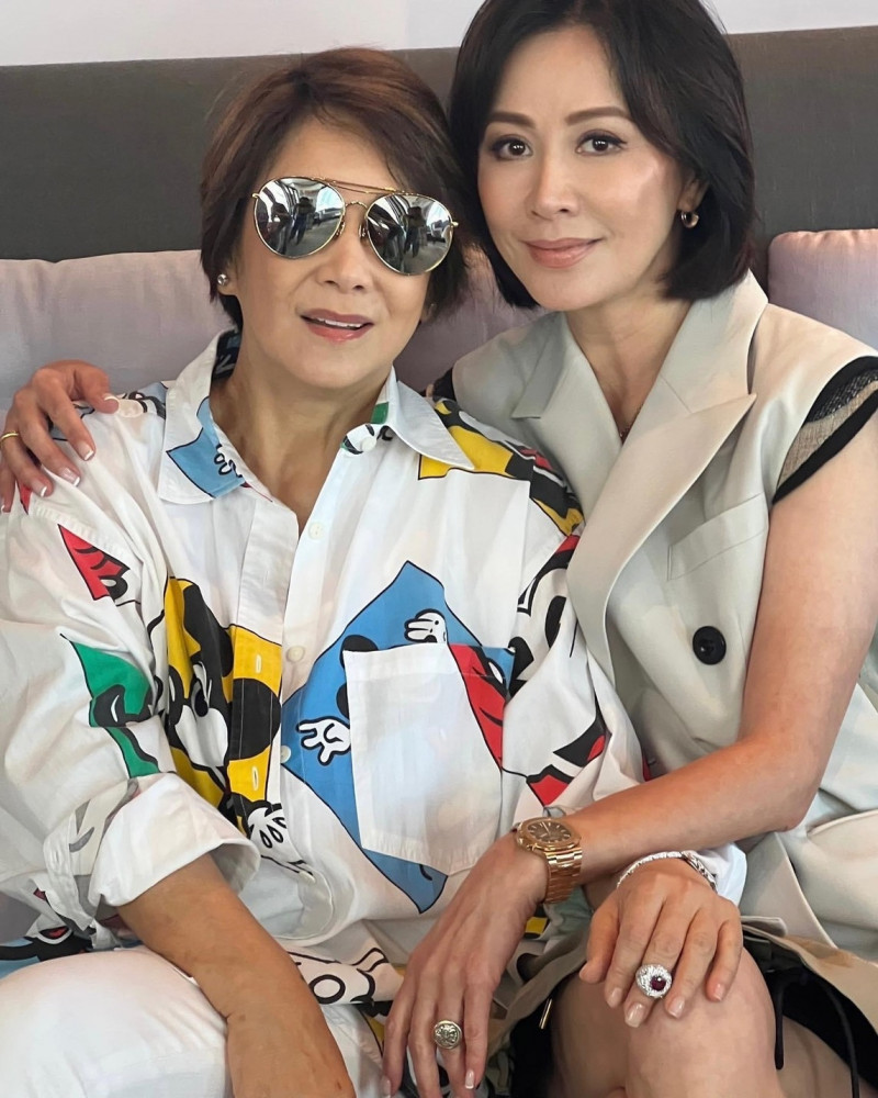 守寡40年！甄妮不再婚「和36歲獨生女相依」大眼神複製　「愛女身世仍成謎」坦承不敢問媽媽