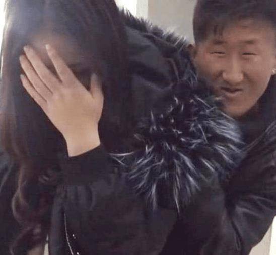 五官長超擠！他靠「超小眼睛」爆紅　下定決心「去動雙眼皮手術」成果網看呆：有差嗎