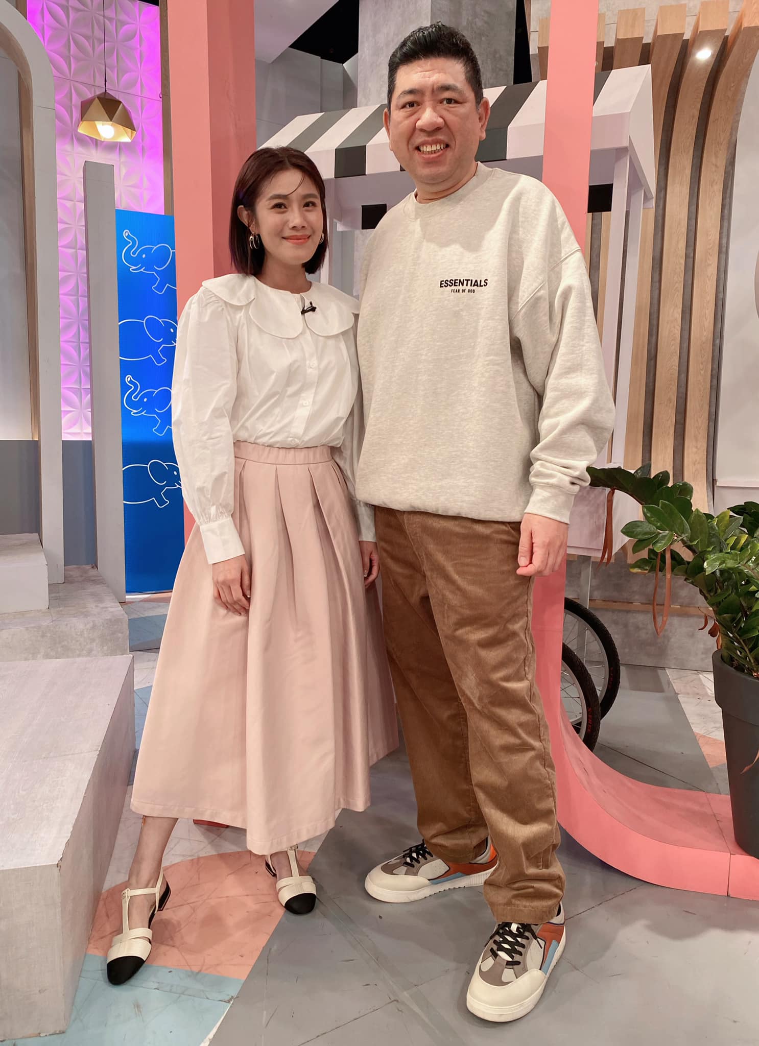 神隱37天！朱海君為扛家計「強顏歡笑登台」消瘦一圈　「嗨唱新歌洩心聲」網嘆：可憐嫁錯人