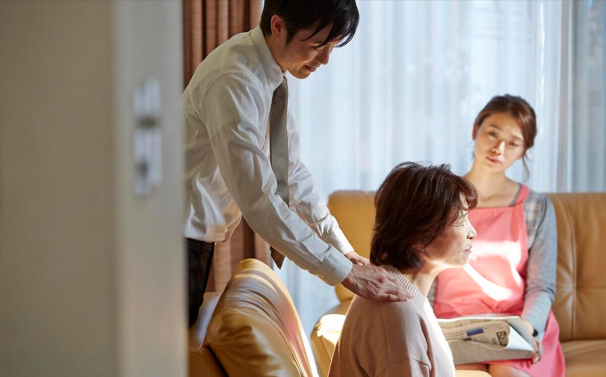 出錢出力！帶孫5年「換來兒媳1耳光」　被打醒後「我和老伴做1件事」兒子回來跪地求饒