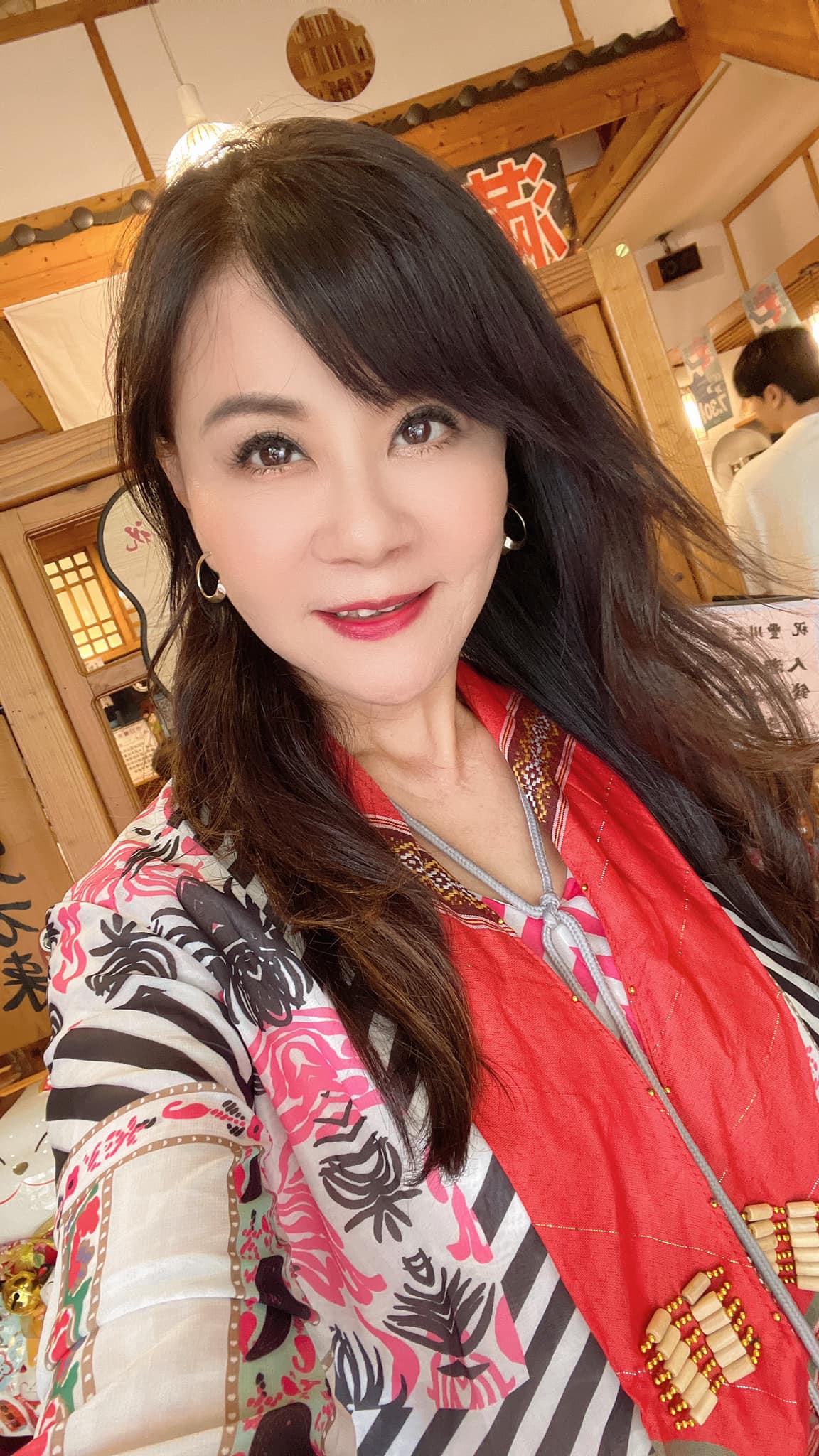 今父親節！台語歌后曬照「爸爸是虎爺代言人」1舉動助她走紅歌壇　「生前默默身教」三姊弟授用一生