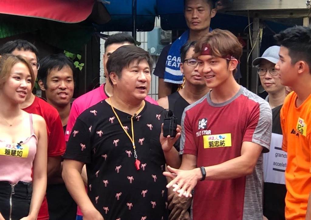 失業0收入！《大集合》男星工地打工「拆鐵皮屋10小時」　貼補開銷「日賺1千5」：至少靠自己力量
