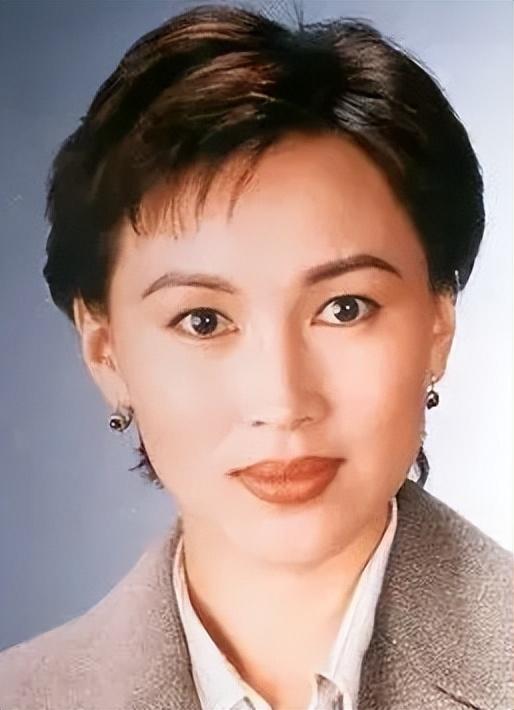 曾是「電視台一姐」！卻被渣男老公騙光家產　如今63歲落寞街頭：一代女神隕落