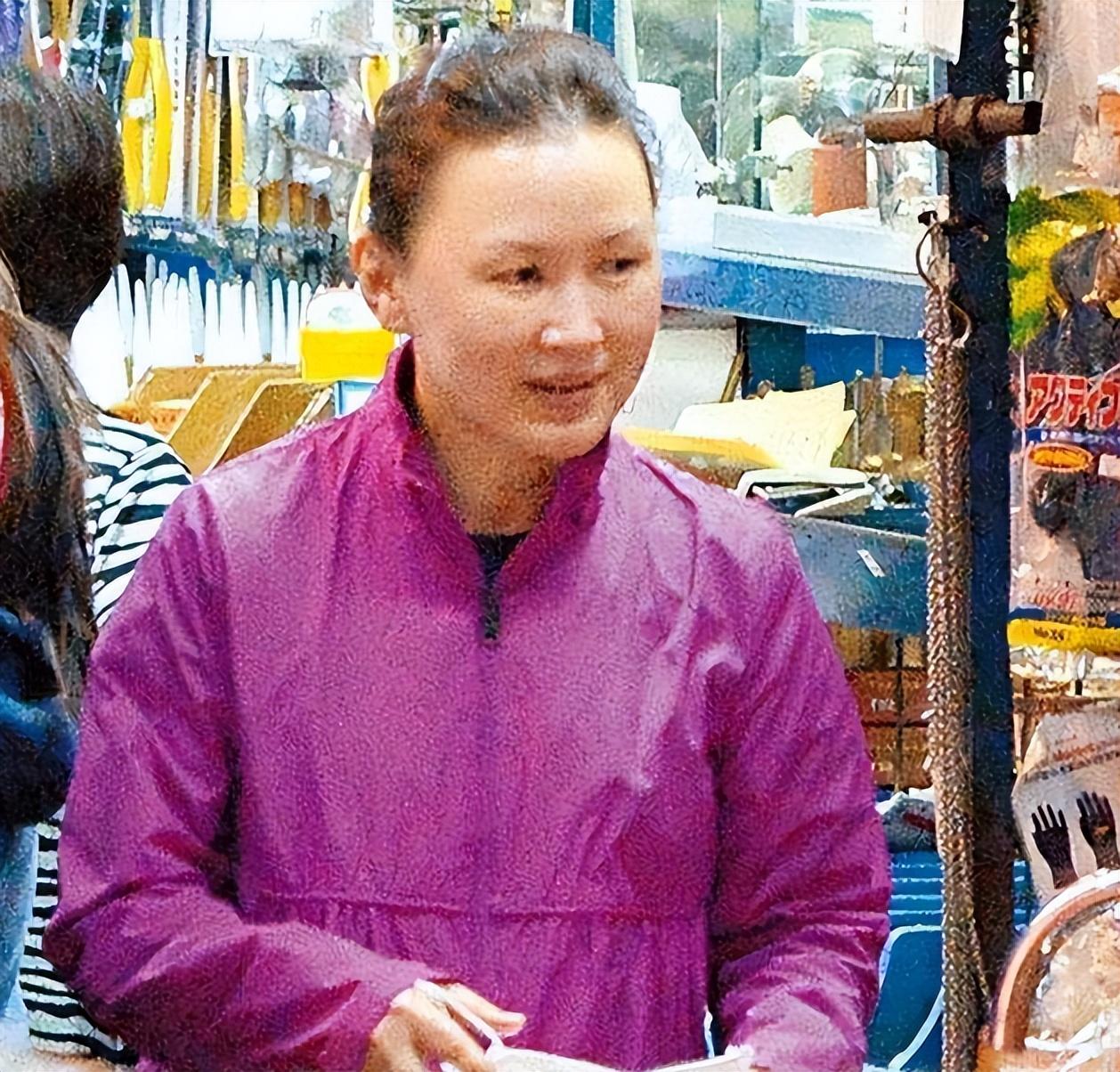 曾是「電視台一姐」！卻被渣男老公騙光家產　如今63歲落寞街頭：一代女神隕落