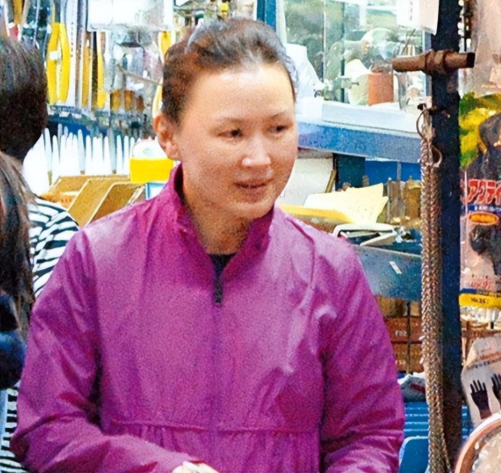 被電視台力捧！當紅花旦被前夫「掏光1億家產」苦等28年　眾叛親離「61歲街頭被捕捉」