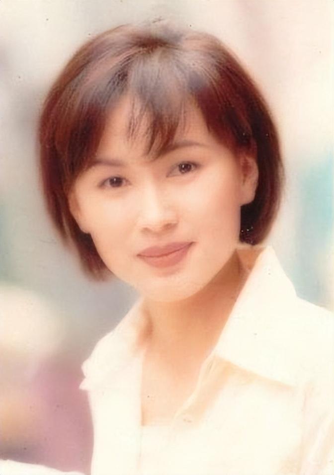 被電視台力捧！當紅花旦被前夫「掏光1億家產」苦等28年　眾叛親離「61歲街頭被捕捉」
