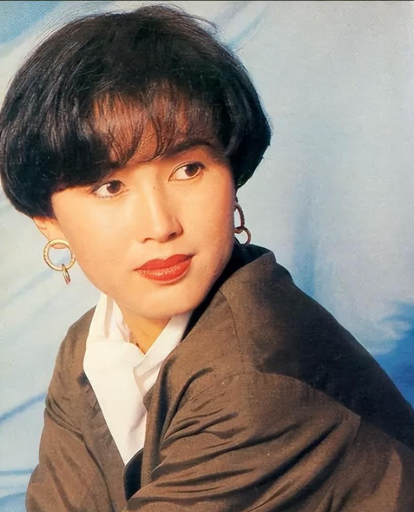 被電視台力捧！當紅花旦被前夫「掏光1億家產」苦等28年　眾叛親離「61歲街頭被捕捉」