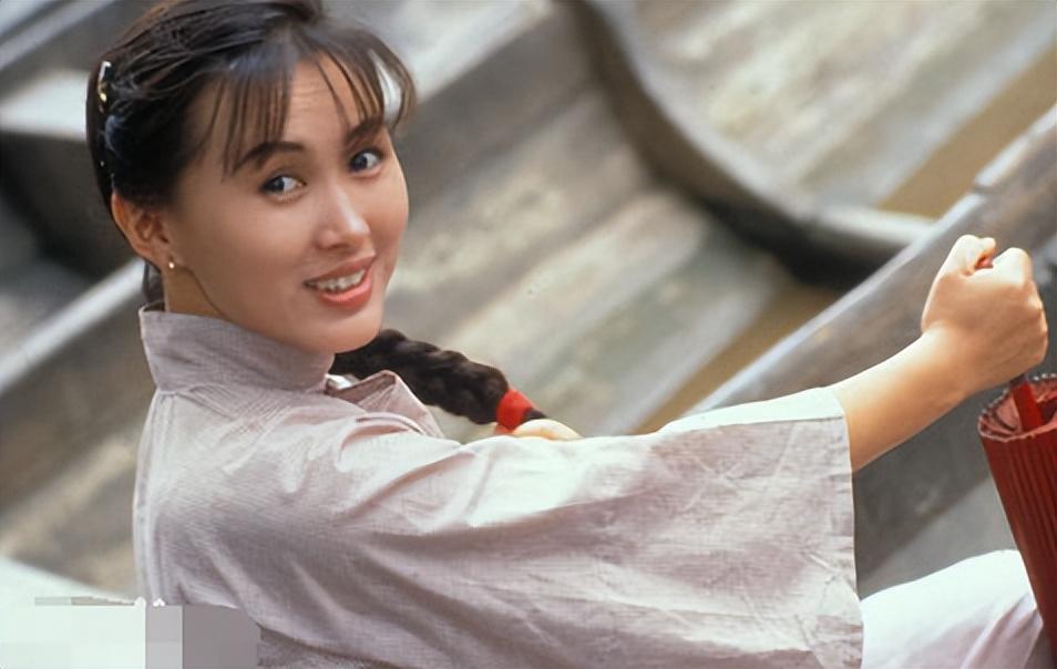 被電視台力捧！當紅花旦被前夫「掏光1億家產」苦等28年　眾叛親離「61歲街頭被捕捉」