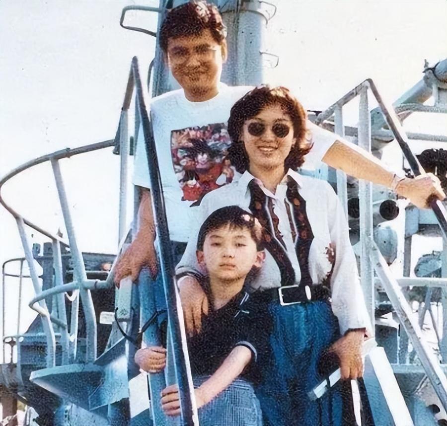 被電視台力捧！當紅花旦被前夫「掏光1億家產」苦等28年　眾叛親離「61歲街頭被捕捉」