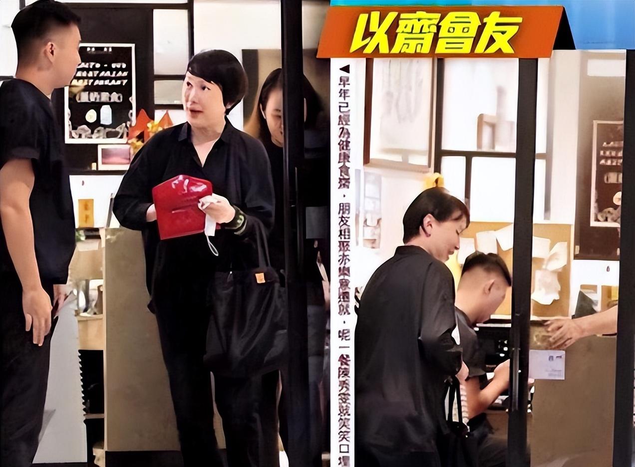 被電視台力捧！當紅花旦被前夫「掏光1億家產」苦等28年　眾叛親離「61歲街頭被捕捉」