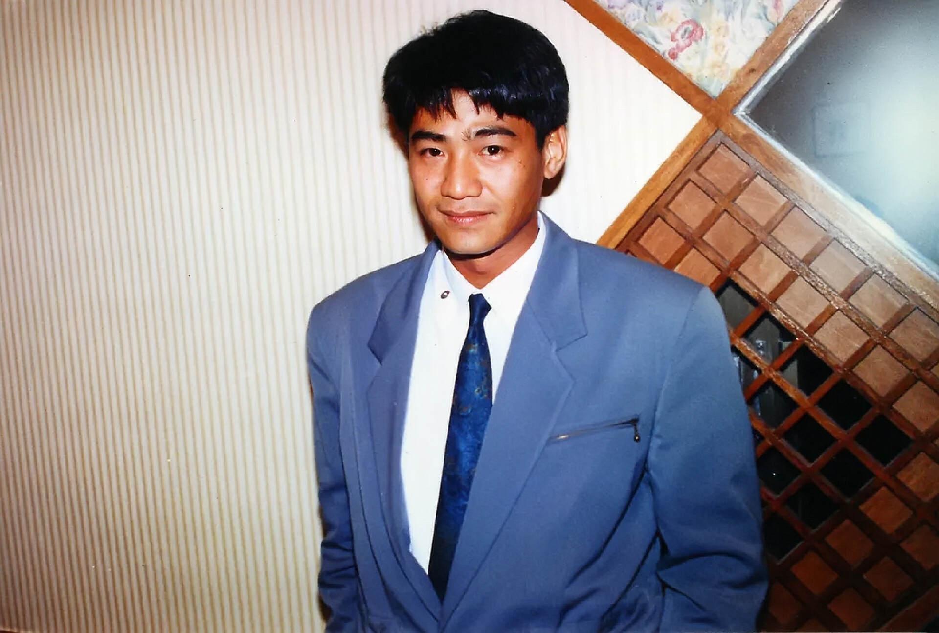嗜賭狂輸200萬！67歲資深男星「破產轉行殯葬業」淡出演藝圈　如今「滿頭白髮坐公車」網驚：這是誰？