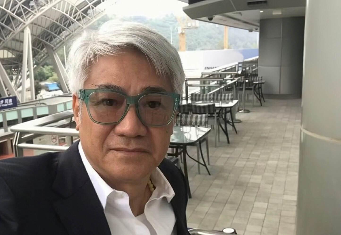 嗜賭狂輸200萬！67歲資深男星「破產轉行殯葬業」淡出演藝圈　如今「滿頭白髮坐公車」網驚：這是誰？
