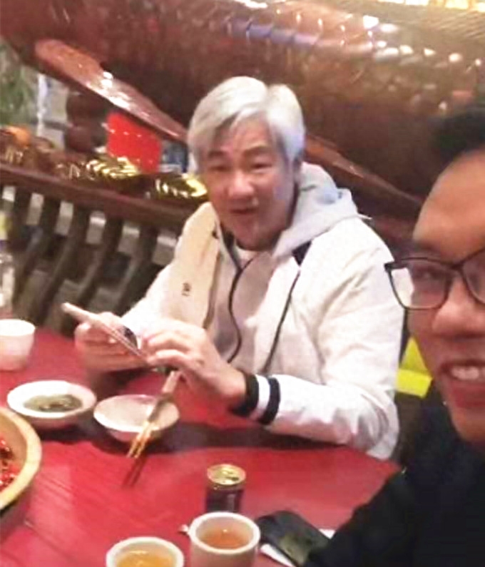 嗜賭狂輸200萬！67歲資深男星「破產轉行殯葬業」淡出演藝圈　如今「滿頭白髮坐公車」網驚：這是誰？