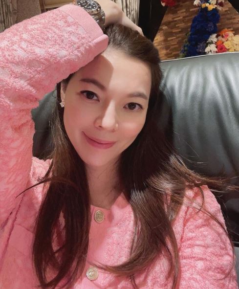 結婚15周年！郭台銘證實「一見鍾情曾馨瑩」目光移不開　「牽線人超大咖」親自見證佳緣