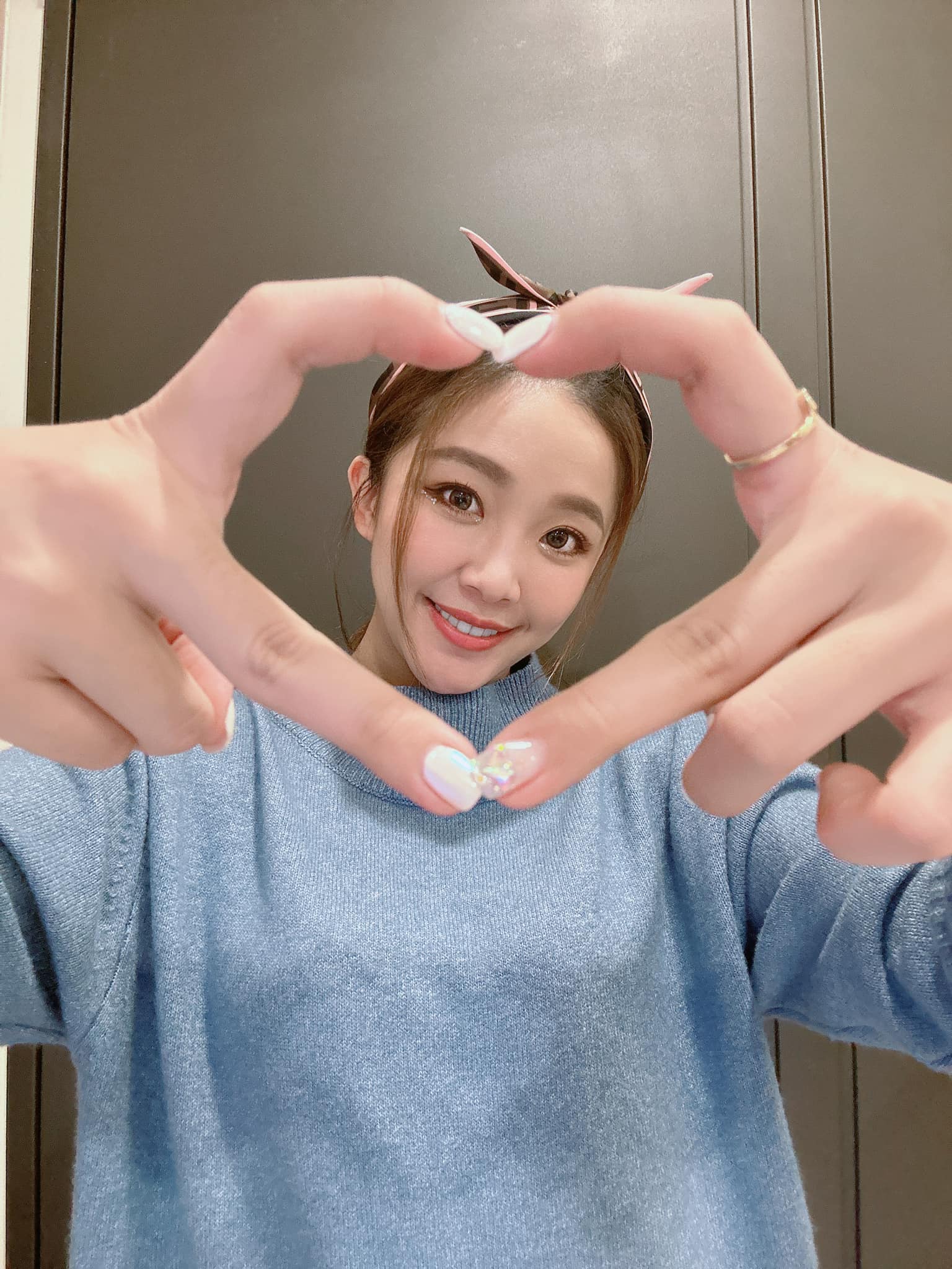 從賓客變老婆！27歲本土女星「6年前參加現任丈夫婚禮」站新娘旁　今傳再婚喜訊「前夫回應了」