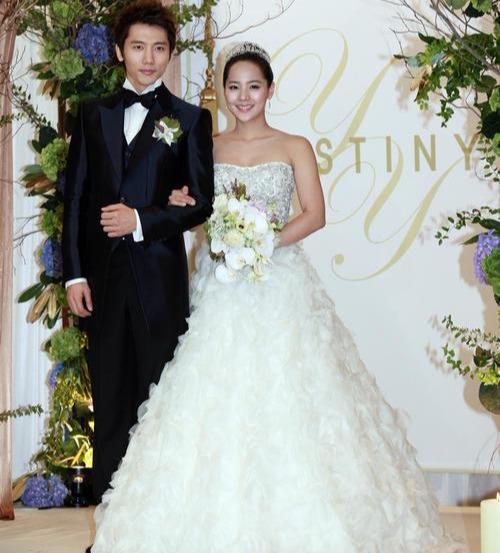 被譽為「頭號寵妻狂魔」！因戲生情娶夢中女神　「結婚13年」榮登好男人榜首