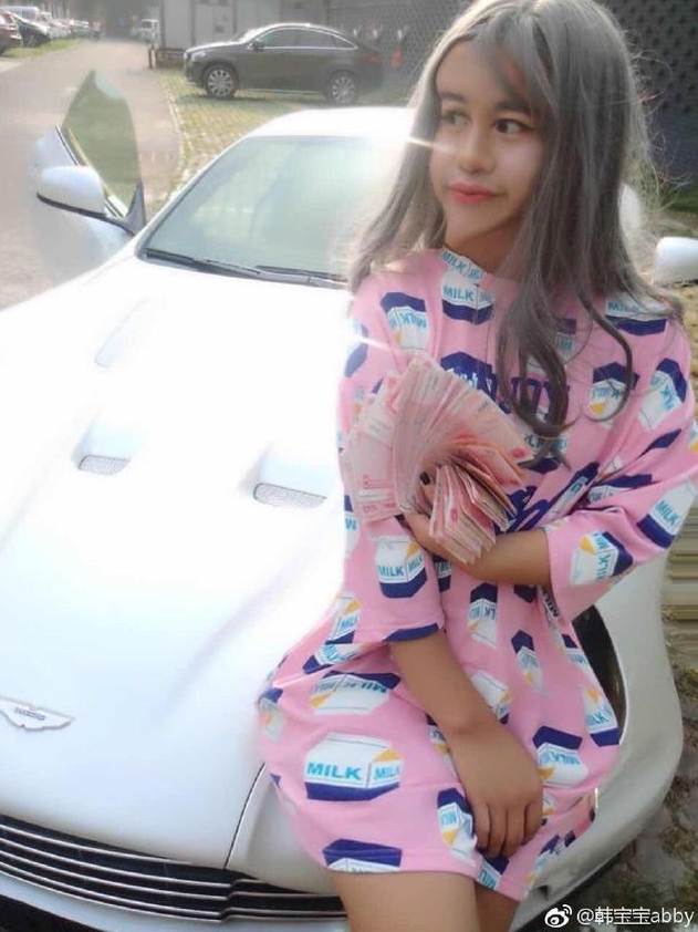 同款錐子臉!蛇精女「想把自己整成芭比」結果超詭異 網友還翻出「她竟是男兒身」現況曝光