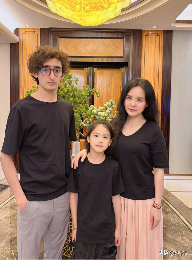 不惜放棄億萬家產！杜拜富二代戀上「大16歲離異女」　跨國倒追當入贅女婿：老婆在哪我在哪