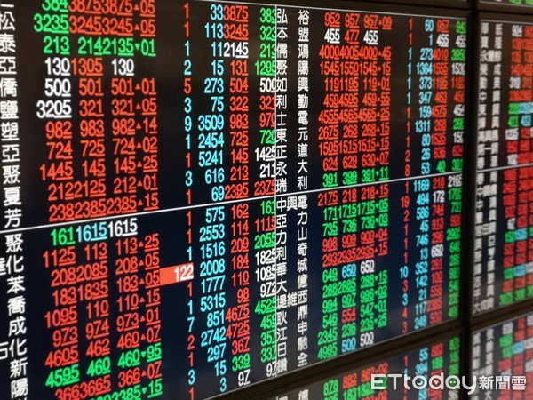 今晚鬼門開！不怕禁忌「4生肖連旺30天」大發正財　財神爺眷顧「1類人快買刮刮樂」好運擋不住