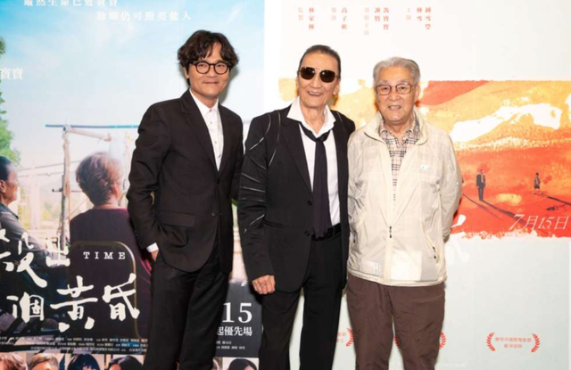 剛奪影帝大獎！86歲大咖男星「罕見撐拐杖現身」被粉絲目擊　1舉動「力破中風傳言」真實狀態曝光