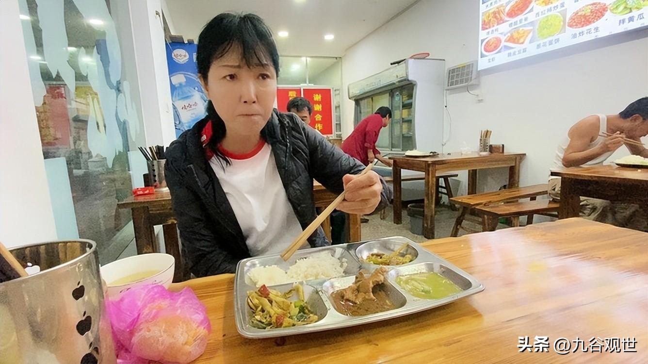 16年無言以對的早餐店常客，兒子婚禮上的驚人禮物背後藏著暖心故事