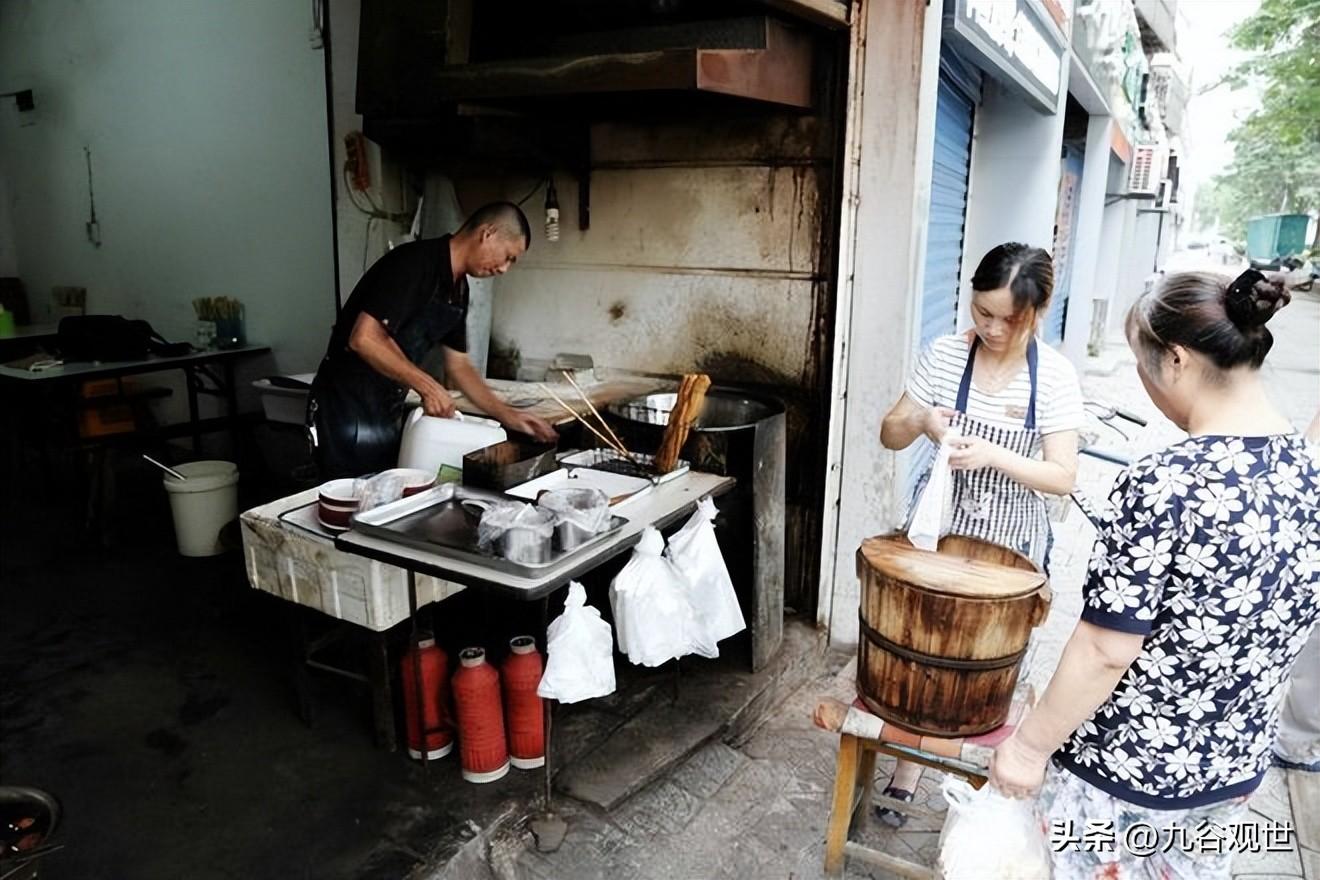 16年無言以對的早餐店常客，兒子婚禮上的驚人禮物背後藏著暖心故事
