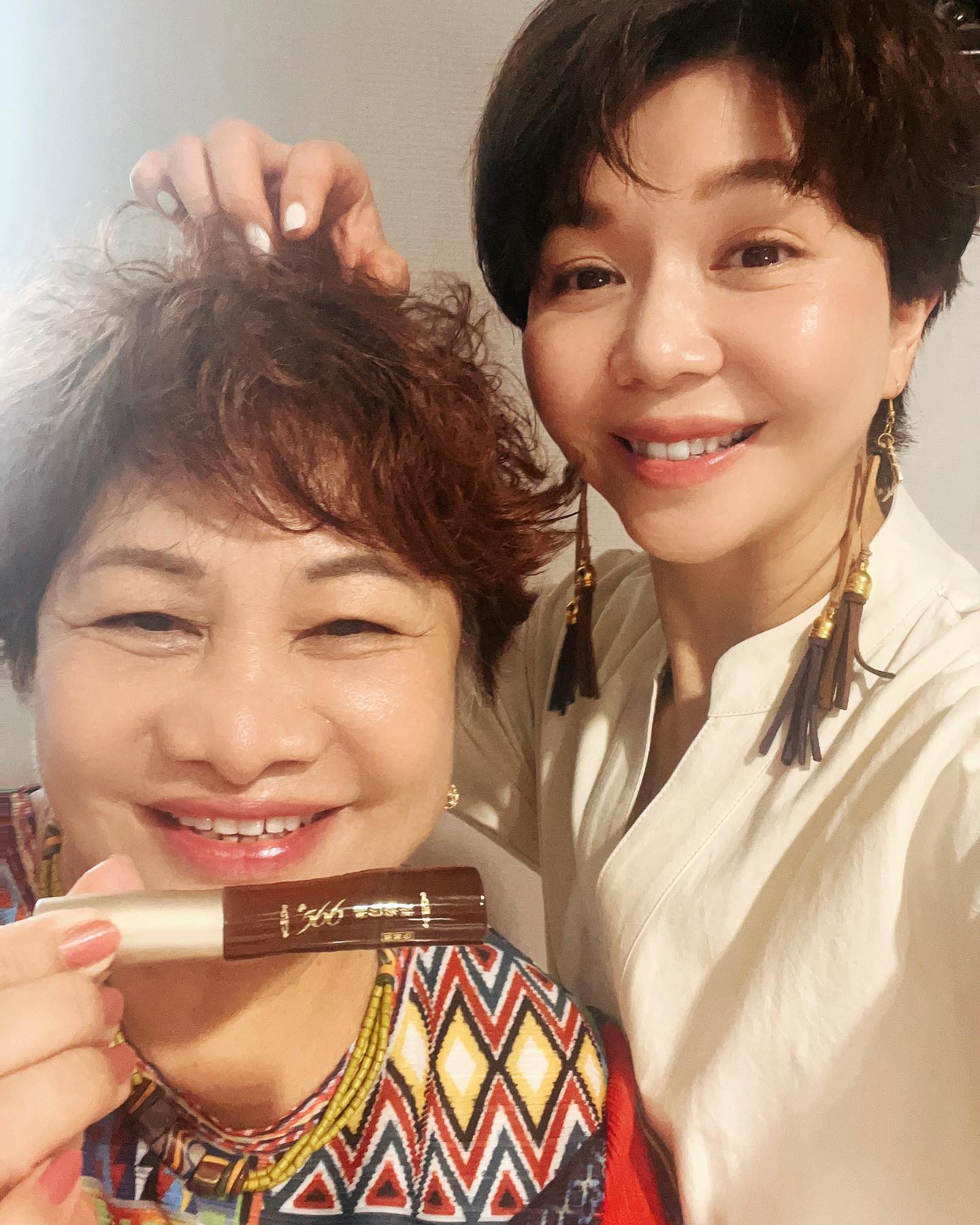 爸爸是大人物！53歲女星曝「爸爸生前寵妻」手路菜藏滿愛　「為小20歲老婆鋪後路」辦後事才知