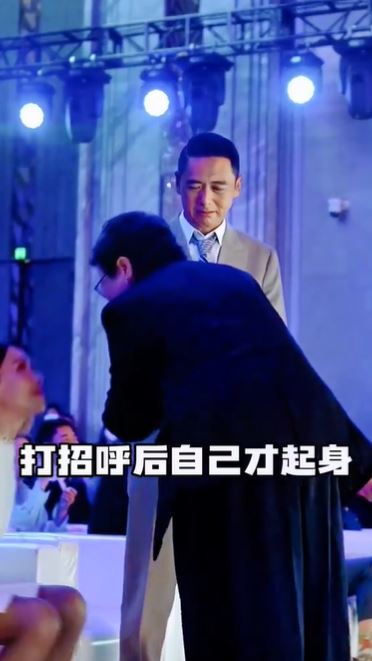 真的沒娶錯人！周潤發夫妻現身宴會「37年互動全曝光」　發嫂「默默1舉動」獲封賢內助