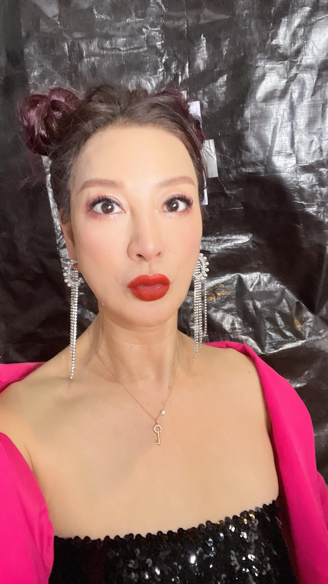 國中畢業就工作！資深女星自爆「每天跑8場廟會」狂賺8桶金　「25歲台北買豪宅」單身當孝女