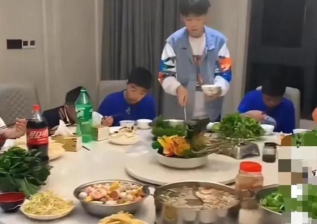 高中畢業就結婚！寶媽「13年狂生9孩」喊話：湊齊12生肖　驕傲自曝1優勢「不生太浪費」