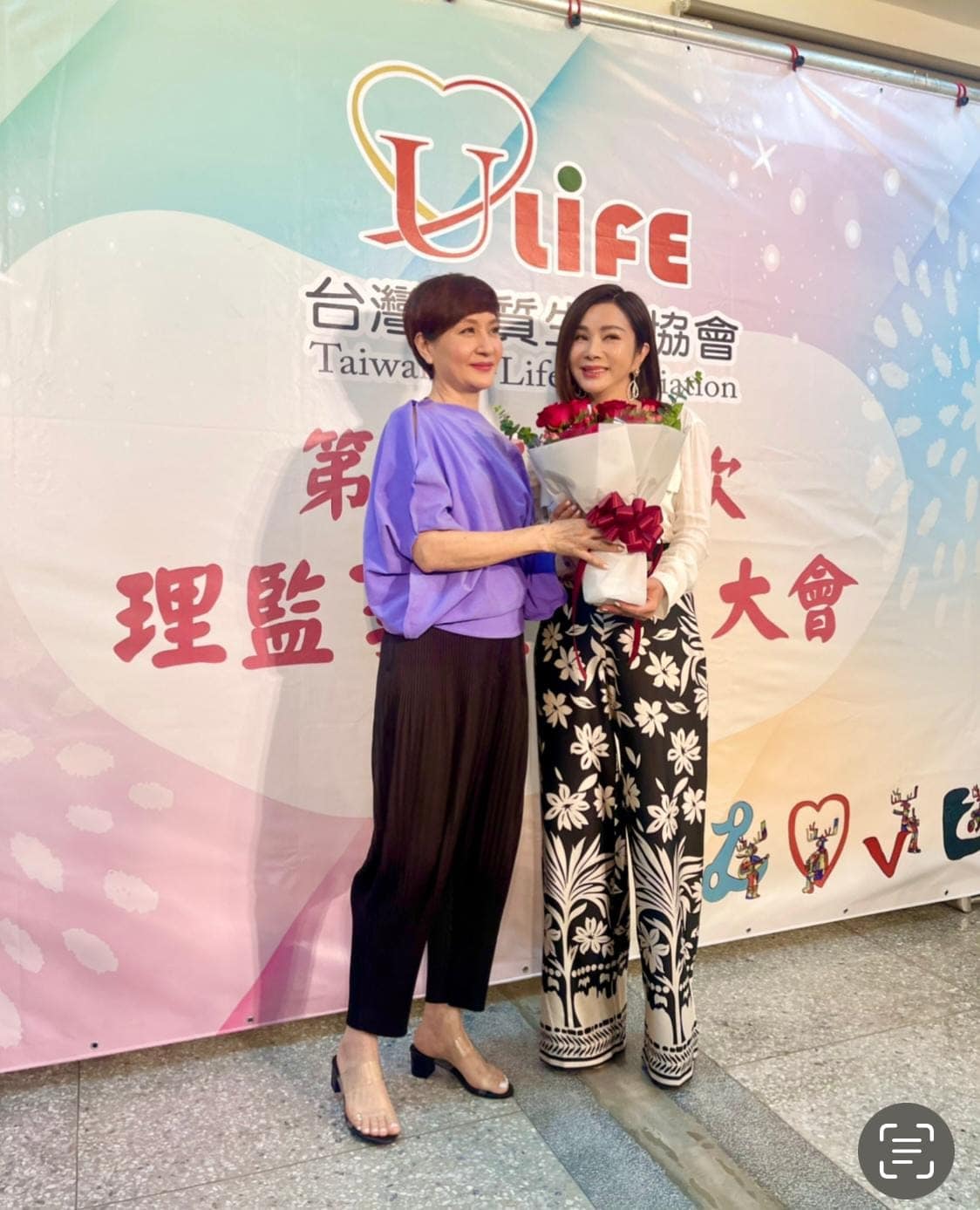 賣掉上海豪宅回台！62歲最美主持「同框67歲陳美鳳」全網驚呆　近照曝光「被迫與兒分隔兩地」
