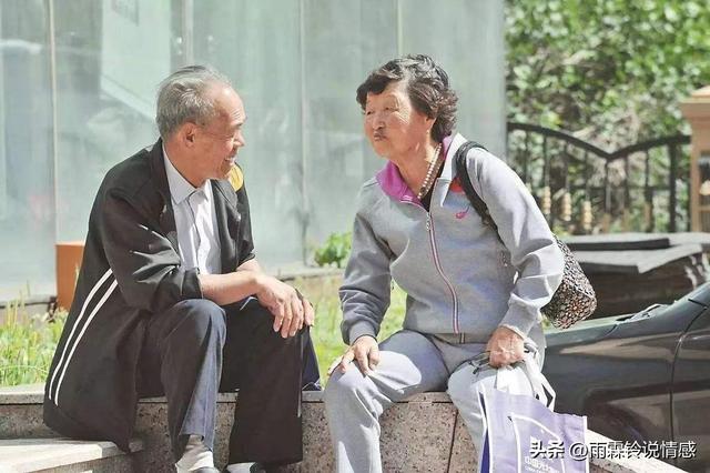 退休後閒得發慌！62歲大媽「加入暴走團」當上領隊　3個月不到「親人全跑光留她獨居」痛哭悔悟：我錯了