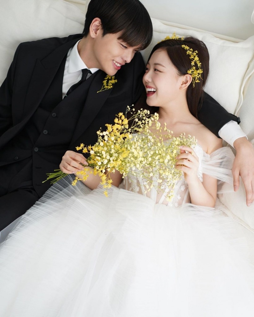 百萬正妹網紅「意外未婚懷孕」嫁18歲小男友　網友紛紛不看好「1年內一定離婚」10年後現況曝光