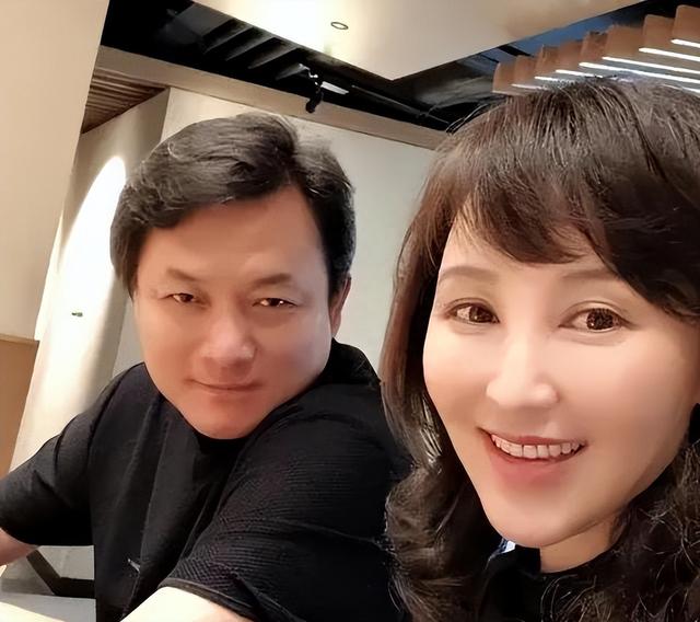 19歲和窮小子私奔！她在「地下室連生3胎」不被父母承認　丈夫用9部劇「將她捧成當紅女星」