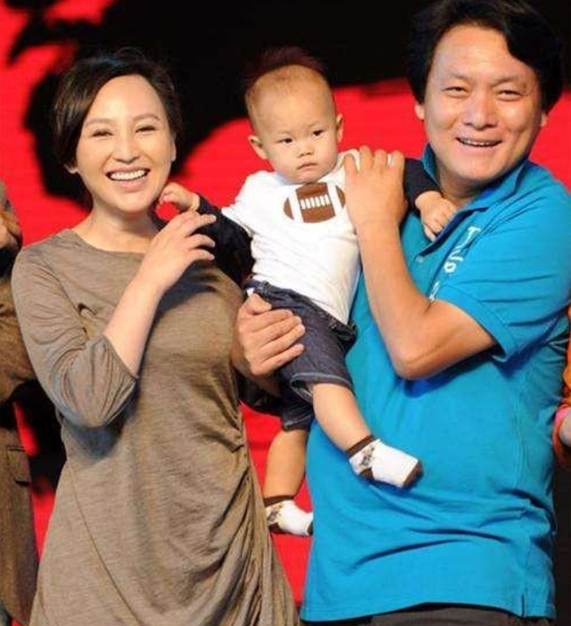 19歲和窮小子私奔！她在「地下室連生3胎」不被父母承認　丈夫用9部劇「將她捧成當紅女星」