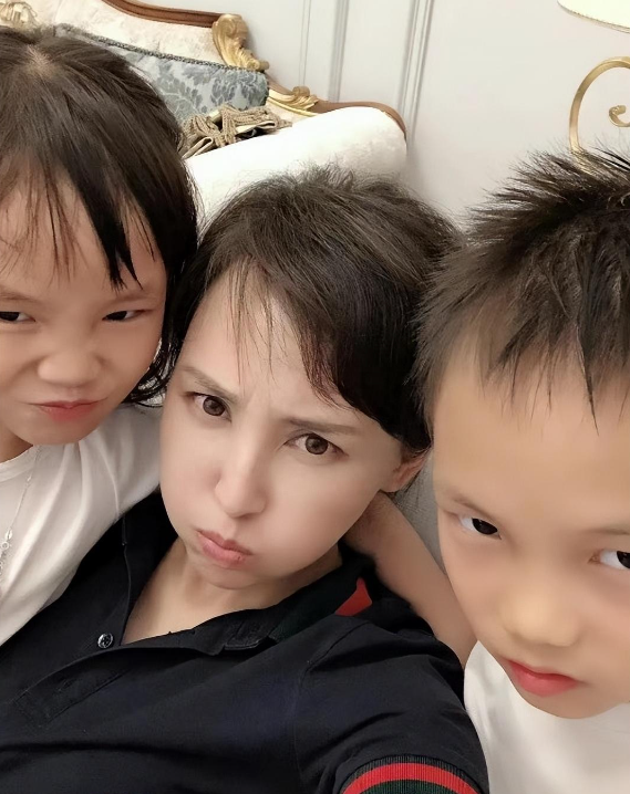 19歲和窮小子私奔！她在「地下室連生3胎」不被父母承認　丈夫用9部劇「將她捧成當紅女星」