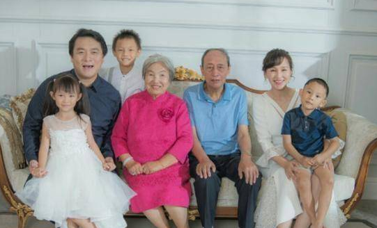 19歲和窮小子私奔！她在「地下室連生3胎」不被父母承認　丈夫用9部劇「將她捧成當紅女星」